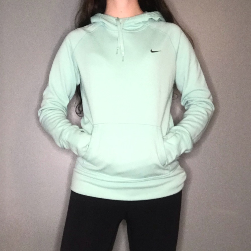 Nike Therma-Fit sweatshirt size small